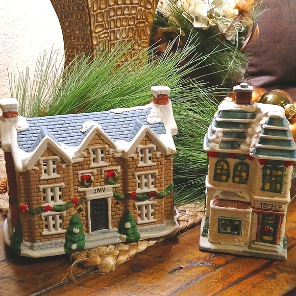 VINTAGE HOLIDAY Other - VINTAGE --PORCELAIN VILLAGE INN & TOYSHOP